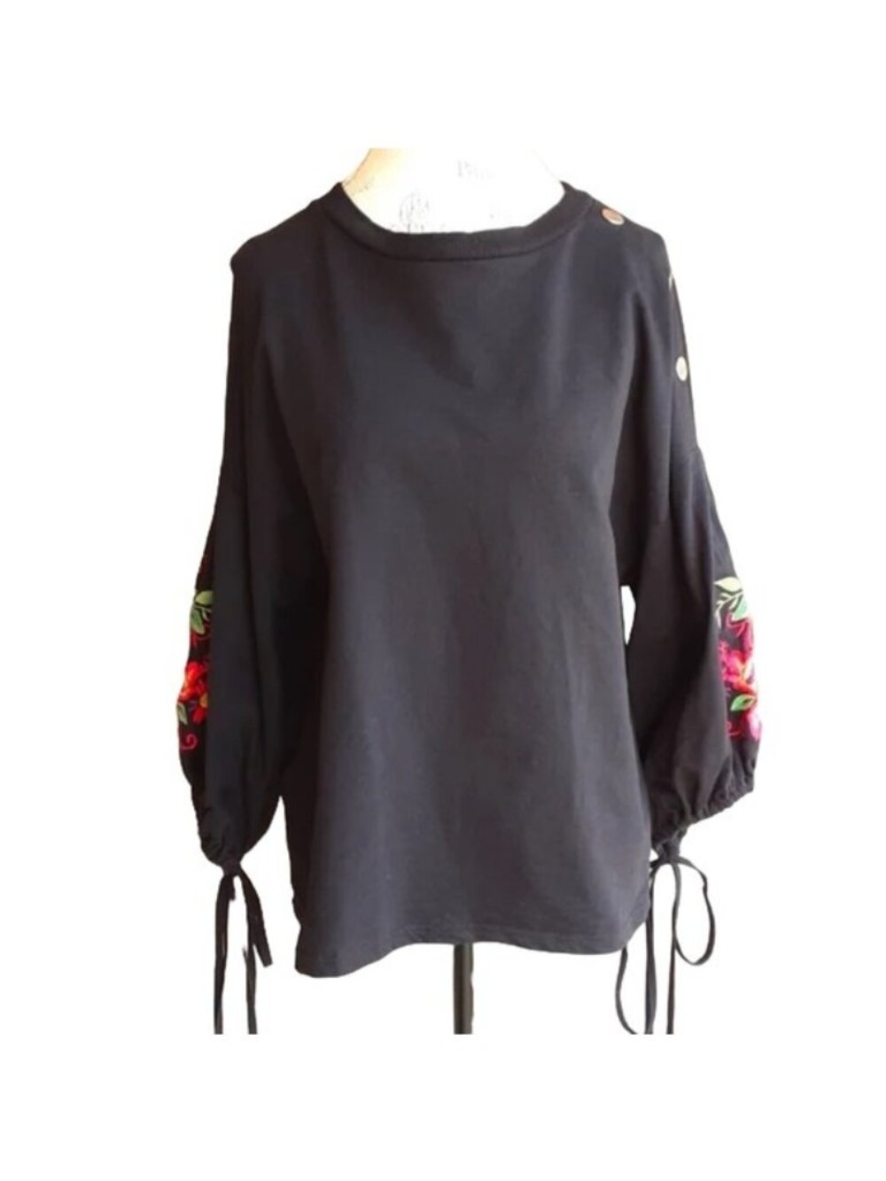Zara Trafaluc Black Floral Embroidered Pullover Top Silver Shoulder Buttons SM
